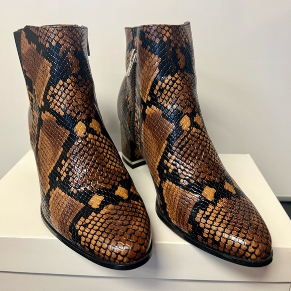 Calvin Klein Women Snake Print Boots Brand New - Picture 2 of 11